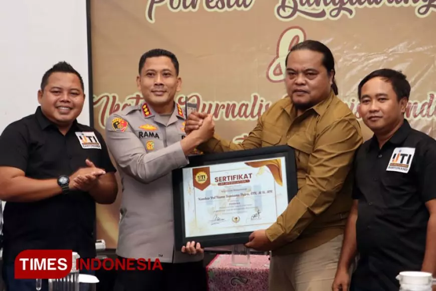 Dorong Jurnalisme Berkualitas, Kapolresta Banyuwangi Dinobatkan Jadi Pembina Utama IJTI