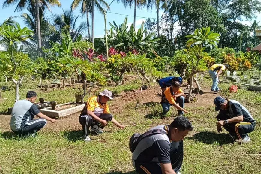 ‘Rijig&#45;rijig Makam’ Wujud Polisi di Banyuwangi Menyambut Bulan Suci Ramadhan