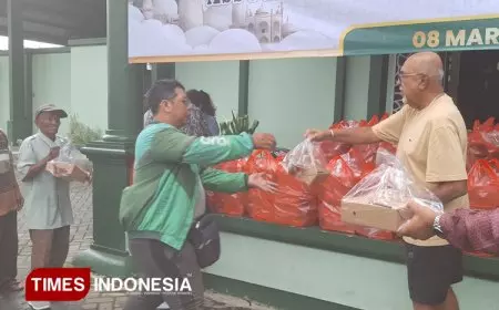 Hangatnya Toleransi di Bulan Ramadan: Masyarakat India Surabaya Bagikan 600 Paket Takjil