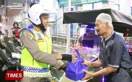 Polres Banjarnegara Berbagi Makanan Sahur Gratis