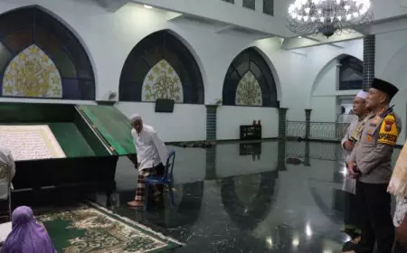 Kapolresta Banyuwangi Tadarus Al-Qur'an Raksasa di Masjid Agung