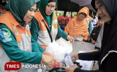 Papesa Kota Probolinggo Berbagi Tas Cantik, Warga Antusias Tukar Sampah Plastik