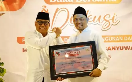 Wabup Mujiono Raih Penghargaan Bapak Pelopor Jalan Mulus Banyuwangi