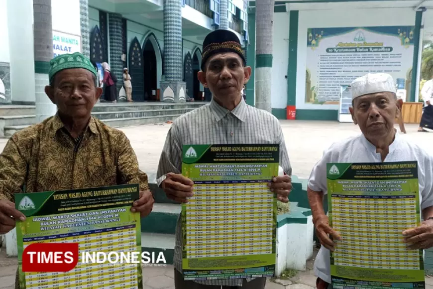 Dukung Jamaah Tepat Waktu, Yayasan Masjid Agung Baiturrahman Banyuwangi Bagikan 1.000 Jadwal Sholat