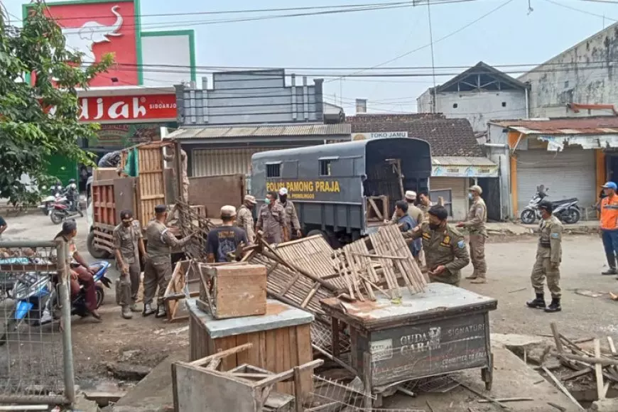 Tim Gabungan Lakukan Penertiban Pedagang Pasar Semampir