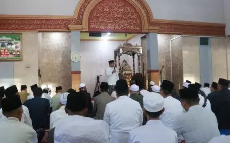 Ribuan Umat Muslim Sholat Id di Masjid Agung Ar-Raudlah Kraksaan