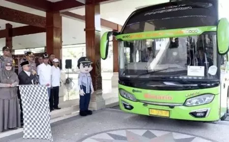 Balik Gratis Lebaran, Bupati Blitar Lepaskan Puluhan Warga ke Perantauan