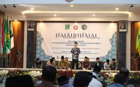 Keluarga Besar Yayasan Perguruan Tinggi Islam Raden Rahmat Gelar Halal Bihalal Idulfitri 1446 H