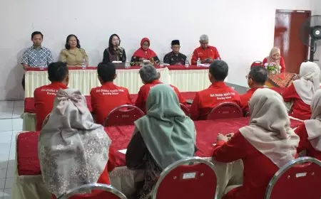 Mbak Cicha Perjuangkan Kesejahteraan Guru SMA Dharma Wanita Boarding School