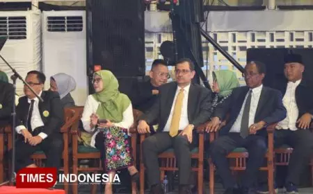 Dari Pejabat Negara Hingga Dubes Hadiri Prosesi Wisuda UNJ di GOR Kampus Berstandar Internasional