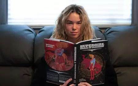 Bocor Logo Resmi Supergirl: Women of Tomorrow