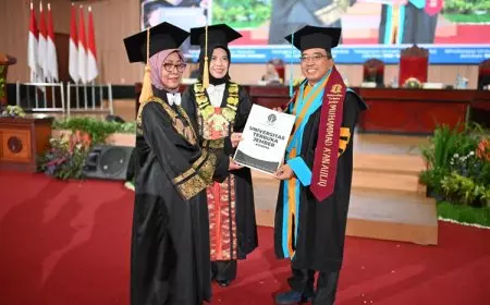 Wisuda Bersejarah Universitas Terbuka Jember 2025: Lulusan Doktor Pertama Resmi Dikukuhkan