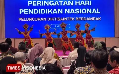 Mahasiswa UNJ Memukau di Hardiknas Kemendiktisaintek Lewat Tari dan Lagu