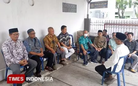 Rektor dan Sivitas Akademika UWG Malang Takziah ke Rumah Duka Ibunda Prof Fachrudin