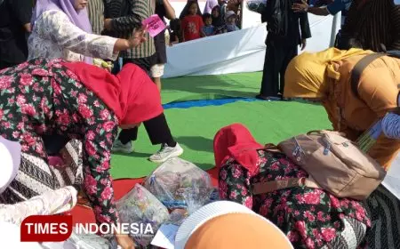 Warga Rayakan Hari Jadi Desa Semboro Jember dengan Kirab Tumpeng Klepon