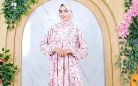 Bersinar di Dunia Fashion dan Konten Digital, Isti Farha Azizah Buktikan Hijab Bukan Penghalang