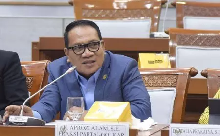 Ada Masalah Keterlambatan Pesawat, DPR Pastikan Kawal Penyelenggaraan Haji 2025