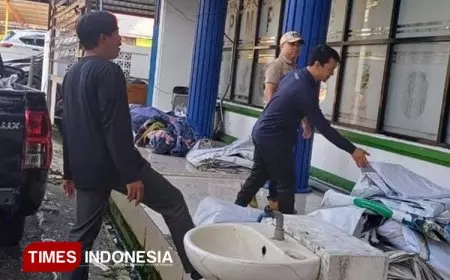 Dukung Bersihkan Kampung, DPMPTSP Bontang Ikut Jumat Bersih di Lok Tuan