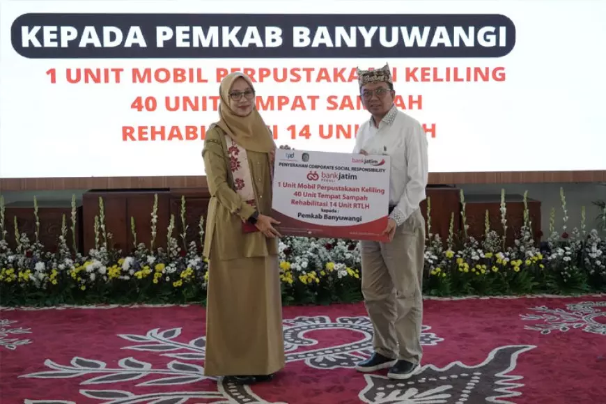 Bank Jatim Serahkan CSR ke Pemkab Banyuwangi