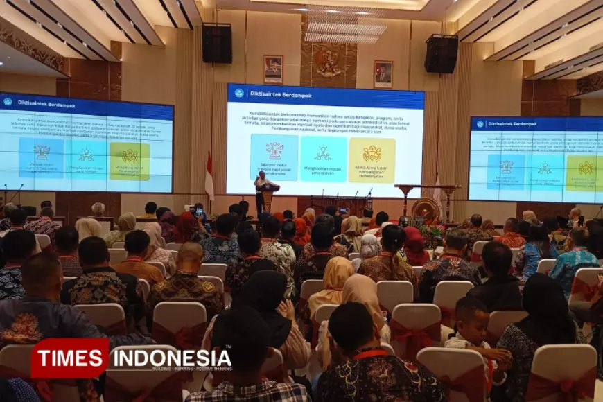 Hadiri MUNAS ADAKSI, Mendiktisaintek Minta ADAKSI Sabar Bina Dosen Muda dan Dorong Solusi Positif