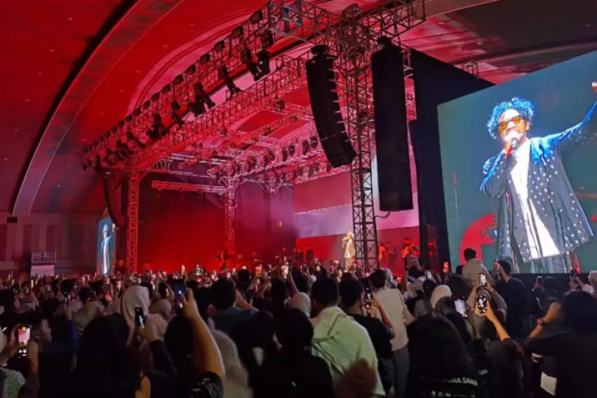 Tur Kolaborasi 5 Musisi Tanah Air di Bandung Memukau Penonton