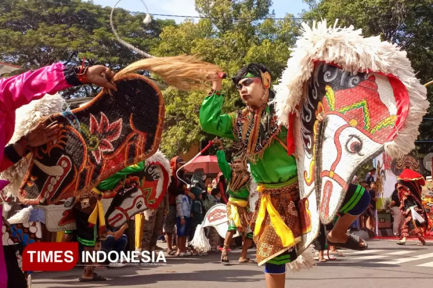 Ribuan Seniman Ramaikan Parade Jaranan Peringatan Hari Jadi Nganjuk ke-1088