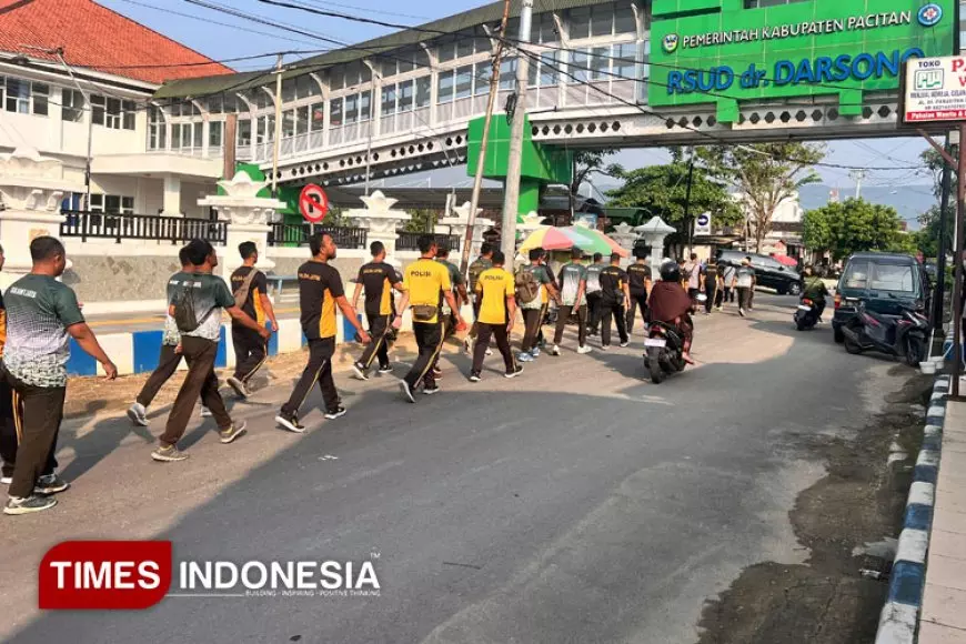 Jalan Sehat Bareng, Cara TNI-Polri Pacitan Perkuat Sinergi Jaga Keamanan Negeri