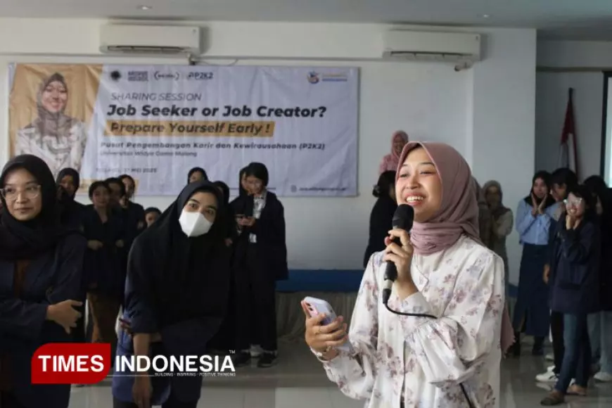 Safira Hanun Nabila Sharing Session “Job Seeker or Job Creator?” di UWG Malang