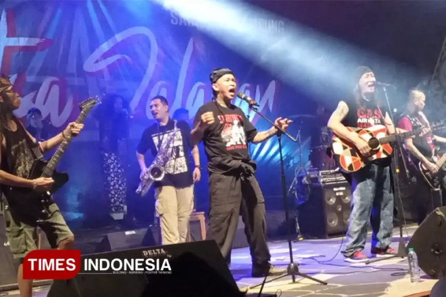 Anto Baret dan Musisi Legendaris Guncang Coban Kethak