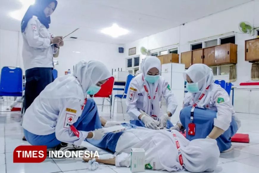 Latihan Evakuasi hingga Dapur Umum: PMR SMA An Nur Malang Siap Jadi Garda Terdepan Tanggap Bencana