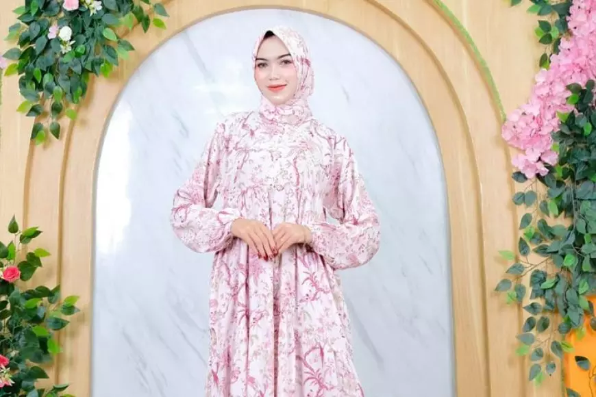 Bersinar di Dunia Fashion dan Konten Digital, Isti Farha Azizah Buktikan Hijab Bukan Penghalang
