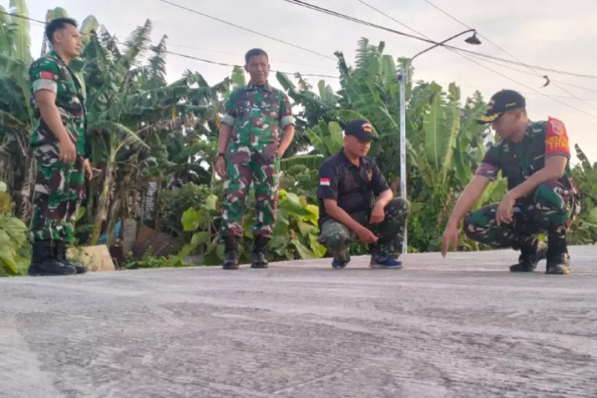 Dansatgas TMMD 124 Lamongan Tinjau Kualitas Jalan Rabat Beton