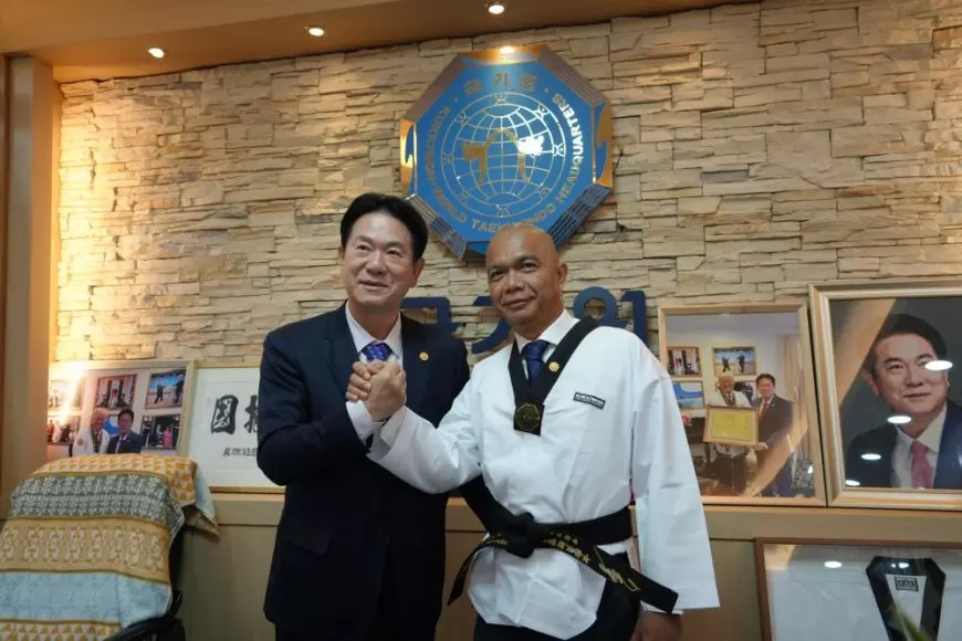 JAM-Intel Kejagung Reda Manthovani Raih Gelar Kehormatan Grand Master dari Markas Taekwondo Dunia