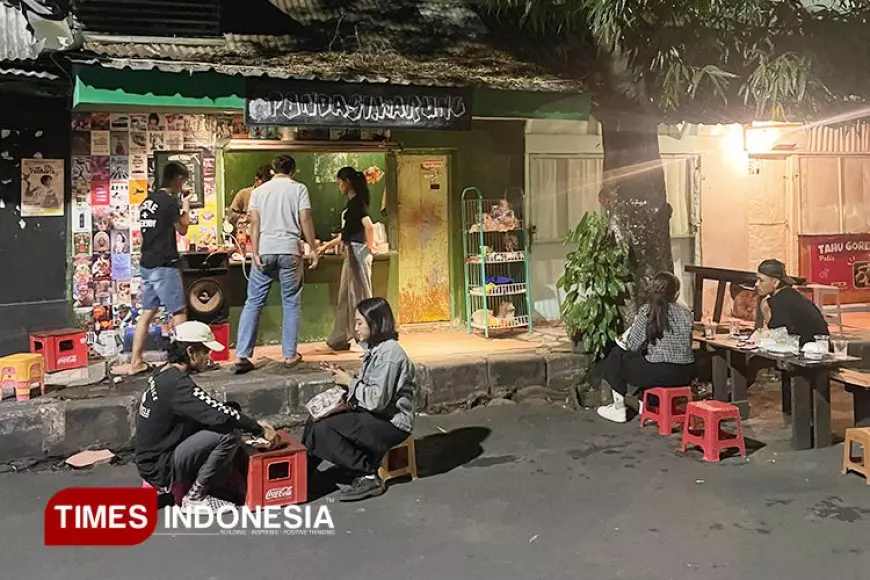 Warung Pondasi Blitar, Kopi Pinggir Jalan yang Jadi Simbol Kebersamaan dan Trendsetter Anak Muda