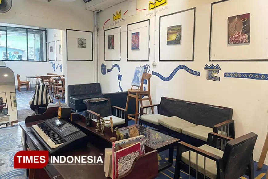 Arthemis Coffee Malang: Tempat Nongkrong Unik dengan Sentuhan Seni Melukis