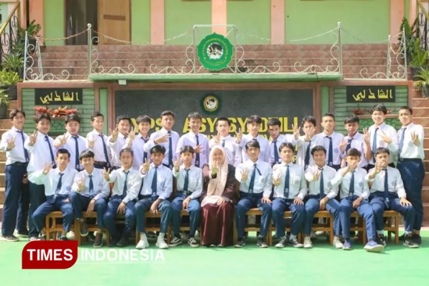 Sakit Bukan Penghalang: Azizatur Rofi’ah, Alumni UNISMA yang Menginspirasi Lewat Dedikasi dan Keteguhan Hati
