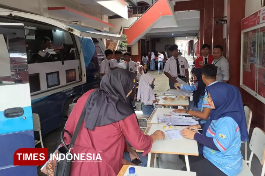 Pelangi Goes to School, Cara Dispendukcapil Banyuwangi Jemput Bola Layani Adminduk Siswa