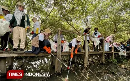 Aksi Bersih-bersih Pantai Banyuurip Gresik, PLN Libatkan Warga dan Pelajar