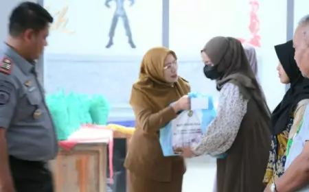 Bupati Banjarnegara Serahkan Bantuan Sosial Warga  Binaan Rutan