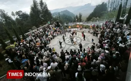 Bromo Sunset Music and Culture 3 Pukau Wisatawan Lokal dan Mancanegara