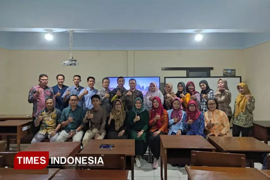 Dukung  Pengembangan Karir Guru, S2 Pendidikan Dasar UNIPMA Gelar Kuliah Umum