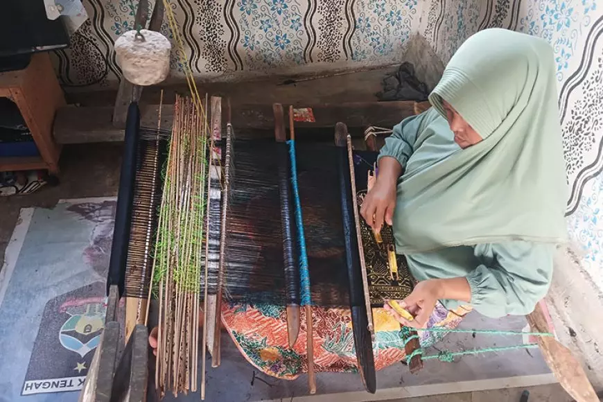 Tenun Sasak: Warisan Budaya Lombok yang Mendunia dari Tangan-Tangan Penuh Ketelatenan