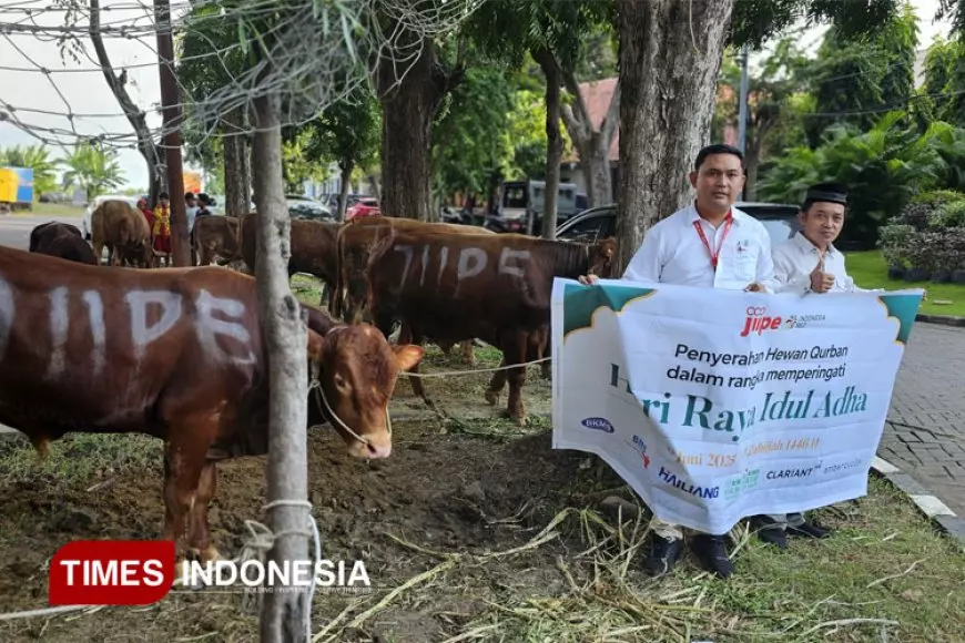 Warga Sekitar JIIPE Gresik Rasakan Berkah Kurban di Hari Raya Idul Adha