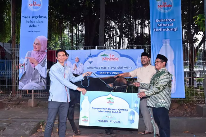 Tebar Semangat Berbagi di Idul Adha, Le Minerale Salurkan Hewan Kurban