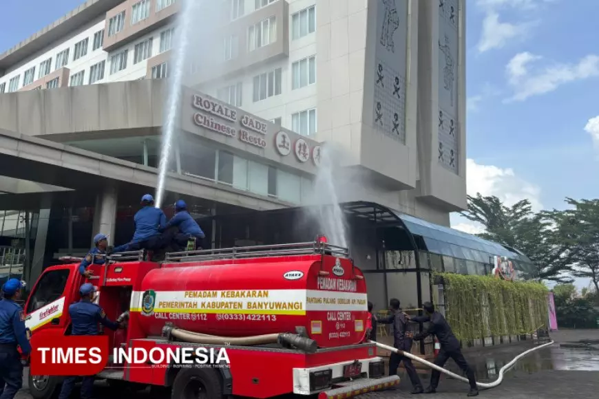 Damkarmat Banyuwangi Acungi Jempol Sistem Mitigasi Kebakaran Aston Hotel
