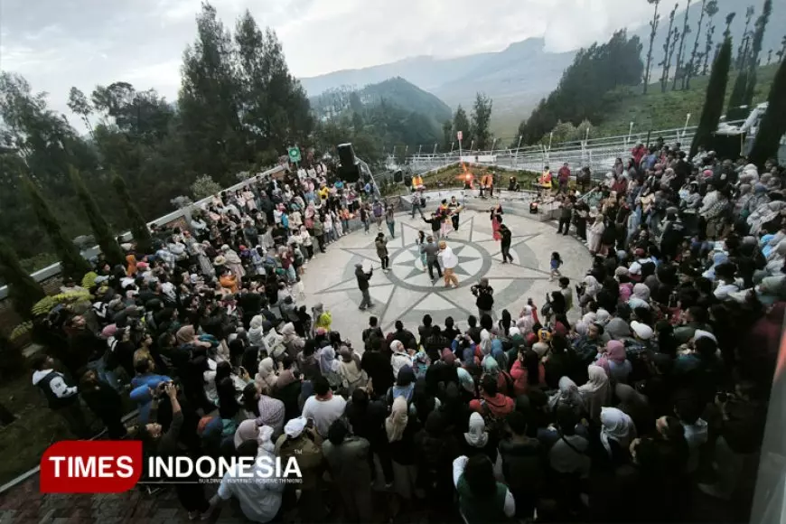 Bromo Sunset Music and Culture 3 Pukau Wisatawan Lokal dan Mancanegara