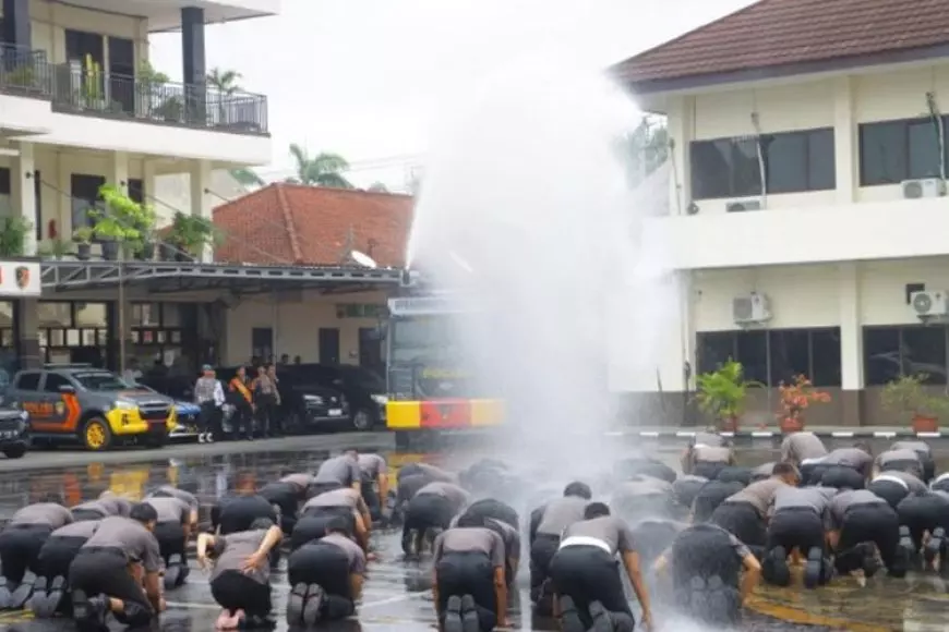 Bhayangkari Polresta Cilacap Ikut Berebut Mencari Pangkat Suami
