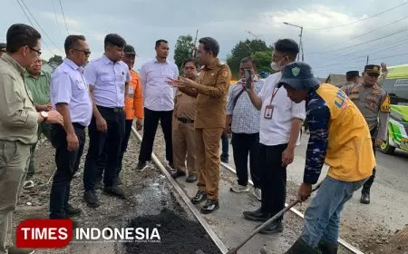Bupati Jember Fawait Tinjau Perlintasan Sebidang yang Rusak di Pecoro