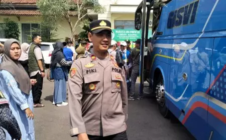 Ketika IPTU Piki Menjaga Jalan Pulang Jemaah Haji Majalengka