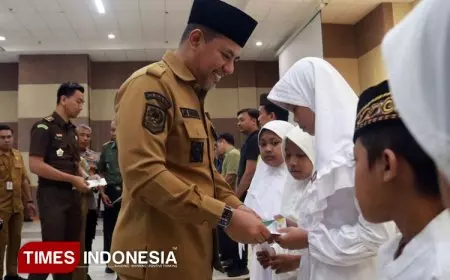 Bupati Probolinggo Semangati Anak Yatim: Jangan Takut Bermimpi dan Bercita-Cita